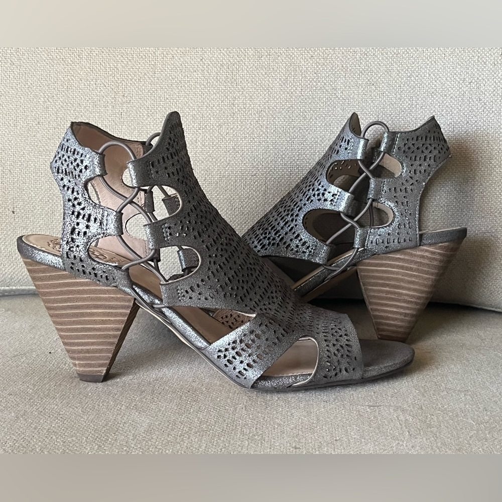 NWT Vince Camuto metallic leather filigree heels